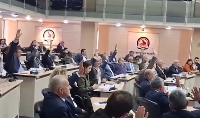 AK Partililer’i kızdıran isim değişikliği! Salonu terk ettiler – Siyaset AK Partililer’i kızdıran isim değişikliği! Salonu terk ettiler - Siyaset